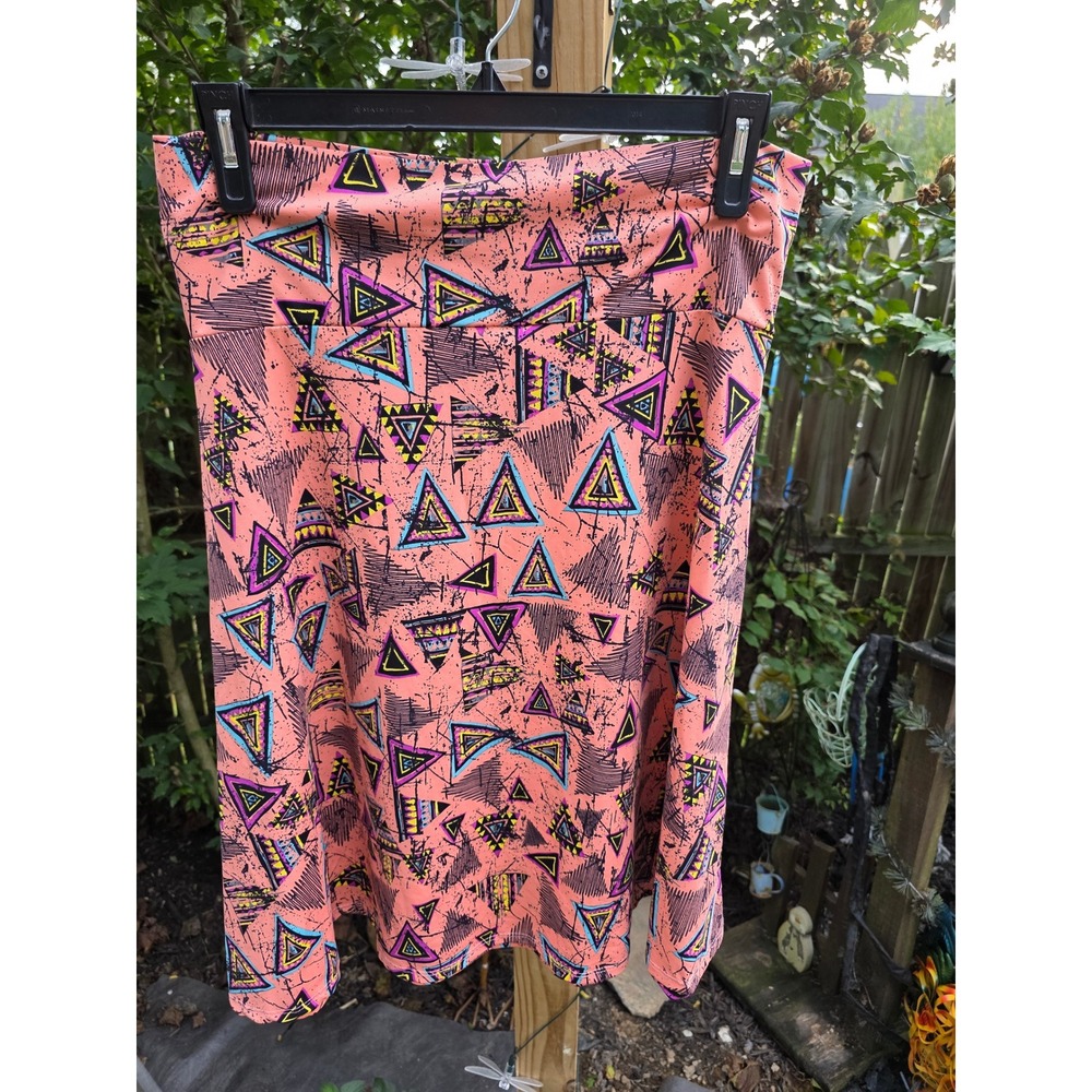 LuLaRoe Madison Skirt 2XL Peach Pink 90s Geometric Triangle Print A-Line Knee